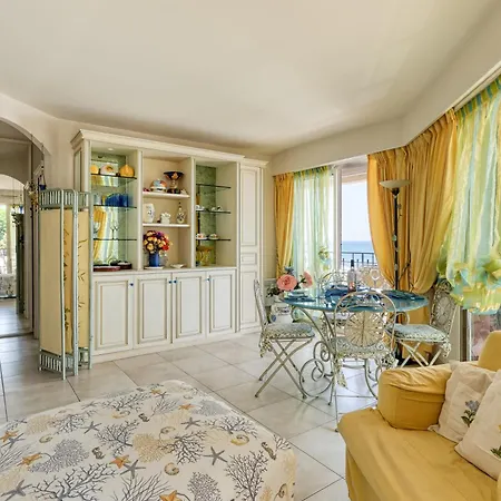 Victoria Apartment *