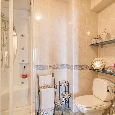 Victoria Apartment *