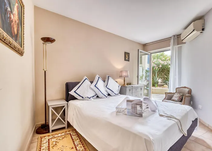 Victoria マントン