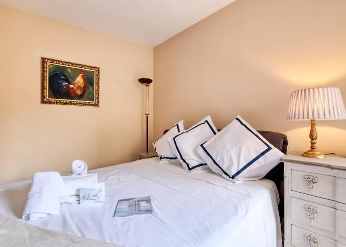 Victoria マントン